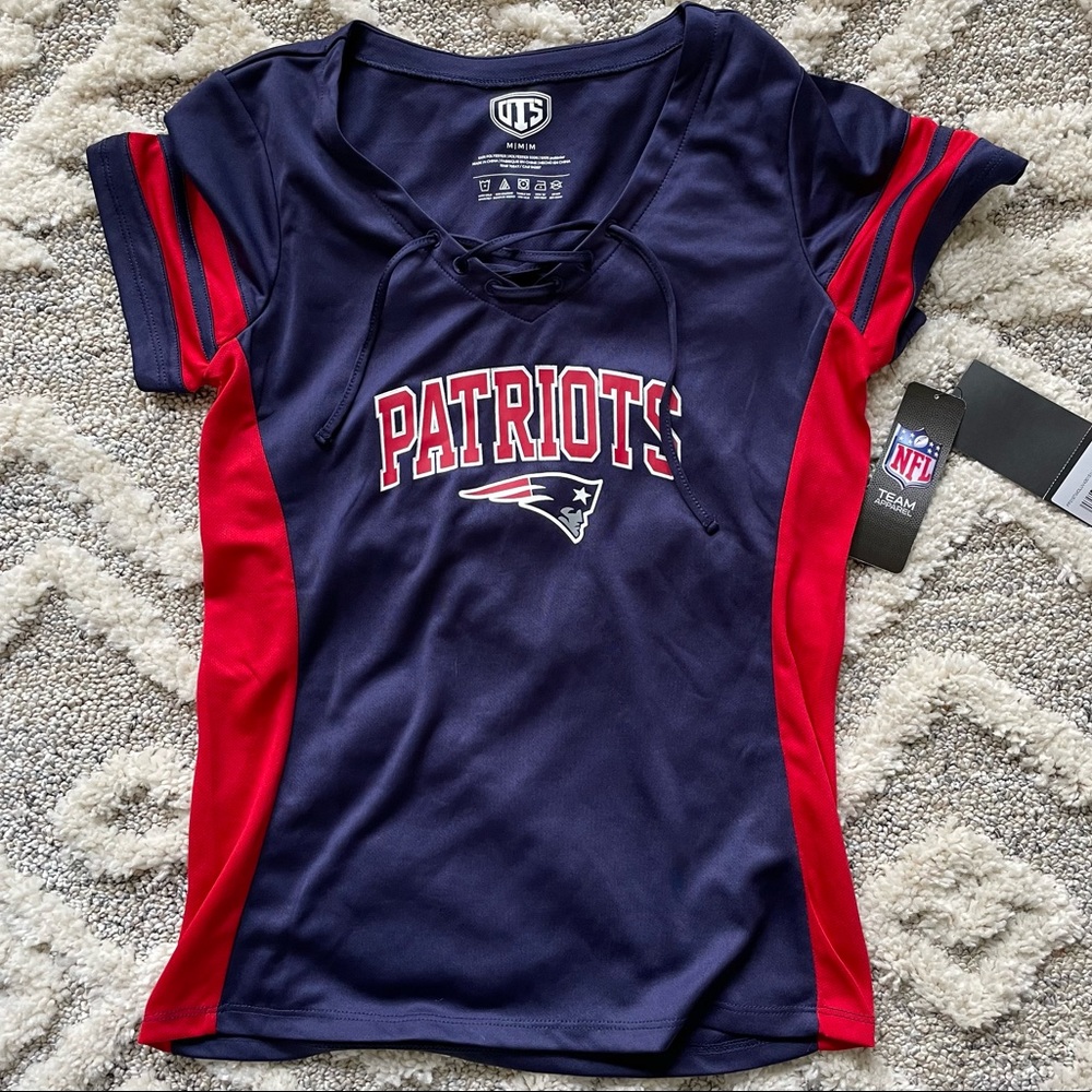 NFL NWT Patriots Lace Up V-Neck Women Size M